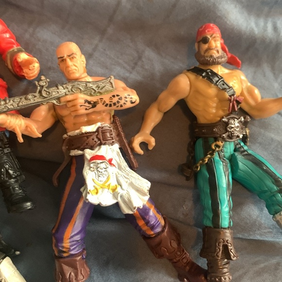 Assorted Pirate action figures - Picture 2 of 4